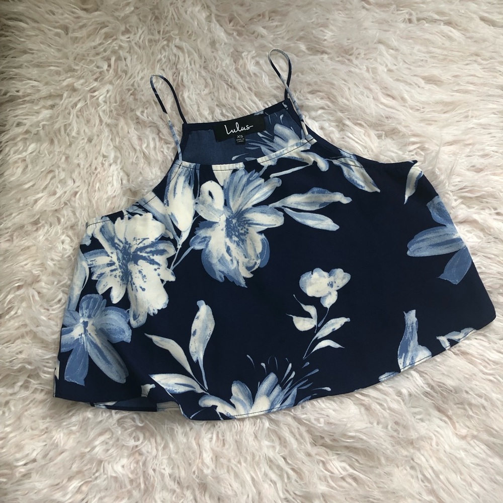 Lulu’s navy blue floral crop top